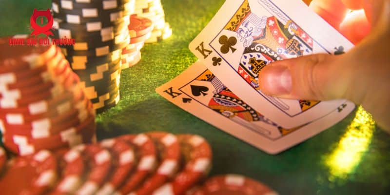 Cách đánh bài Poker online